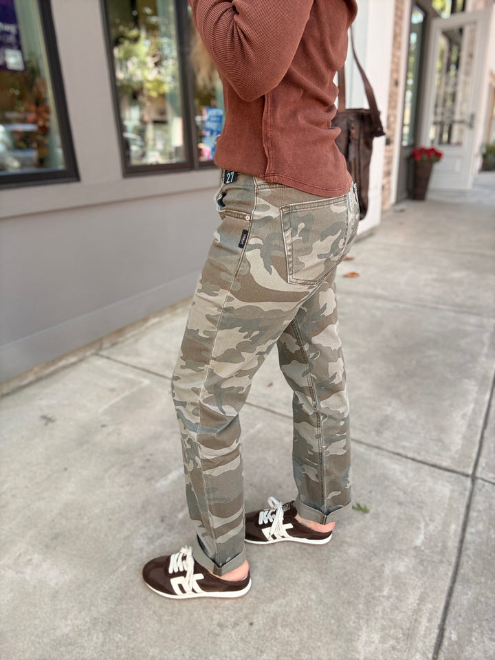 Chelsea MR Straight Jean- Camo