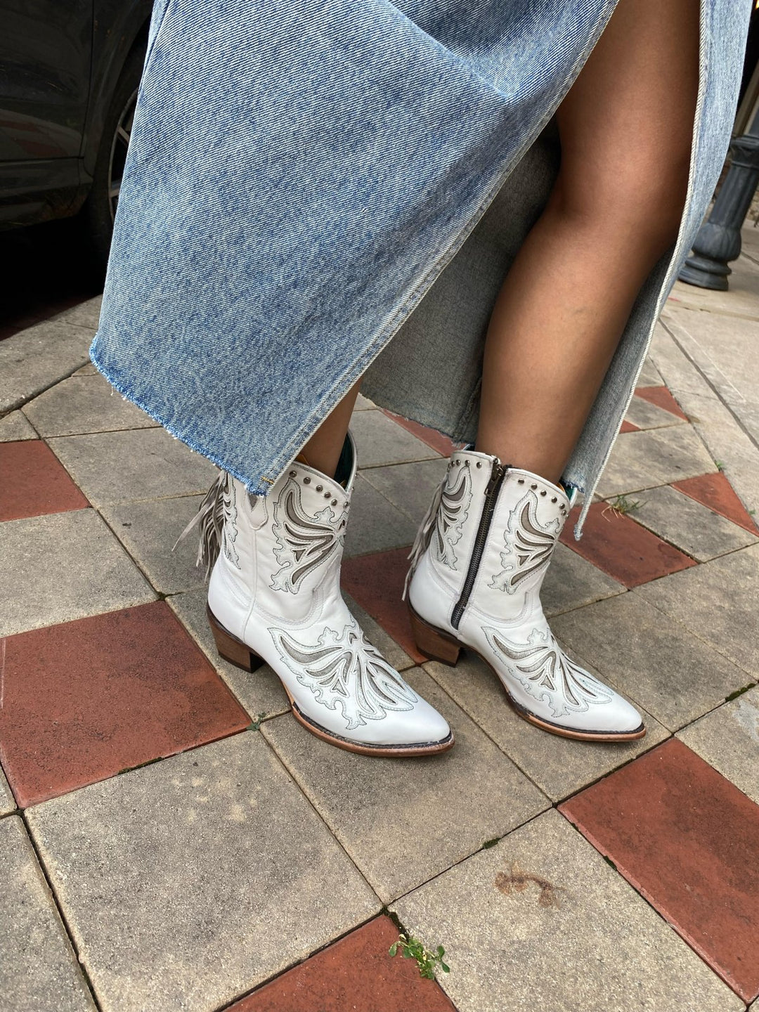 Ld Wht Silv Inlay Emb & Fringes Zipper Ankle Boot - 8