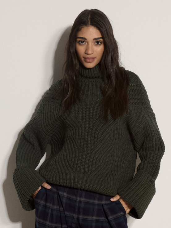 Chunky Cable High Neck Sweater- Green