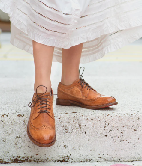 Lita Wingtip Flat Shoe - Tan Rustic - 7.5