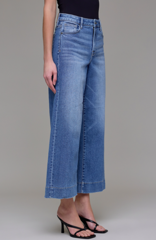 Nori Clean Crop Jean- Medium Wash