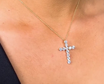 Oh She Fancy Cross Pendant 15'