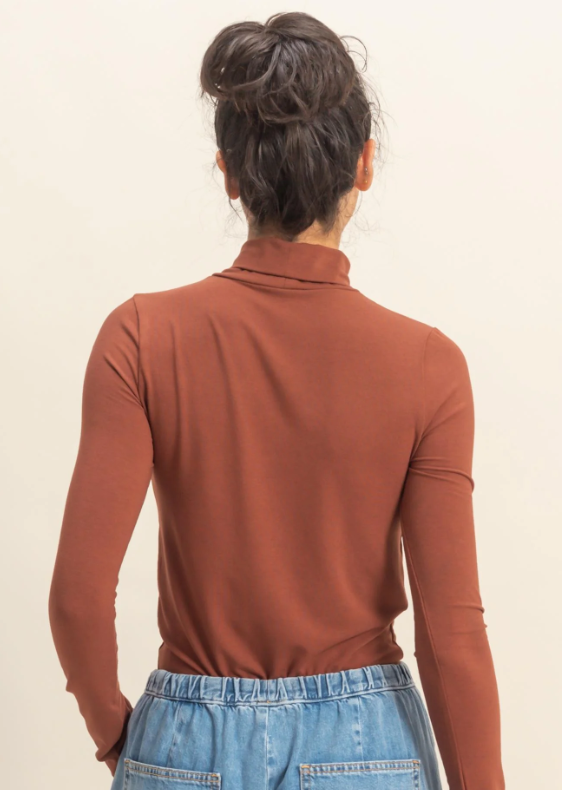 Tae Turtleneck L/S Top- Chestnut - S