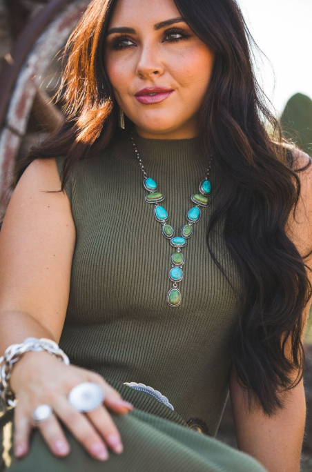 27" Turq. & Green Lariat Style Necklace W/ 3" Tail